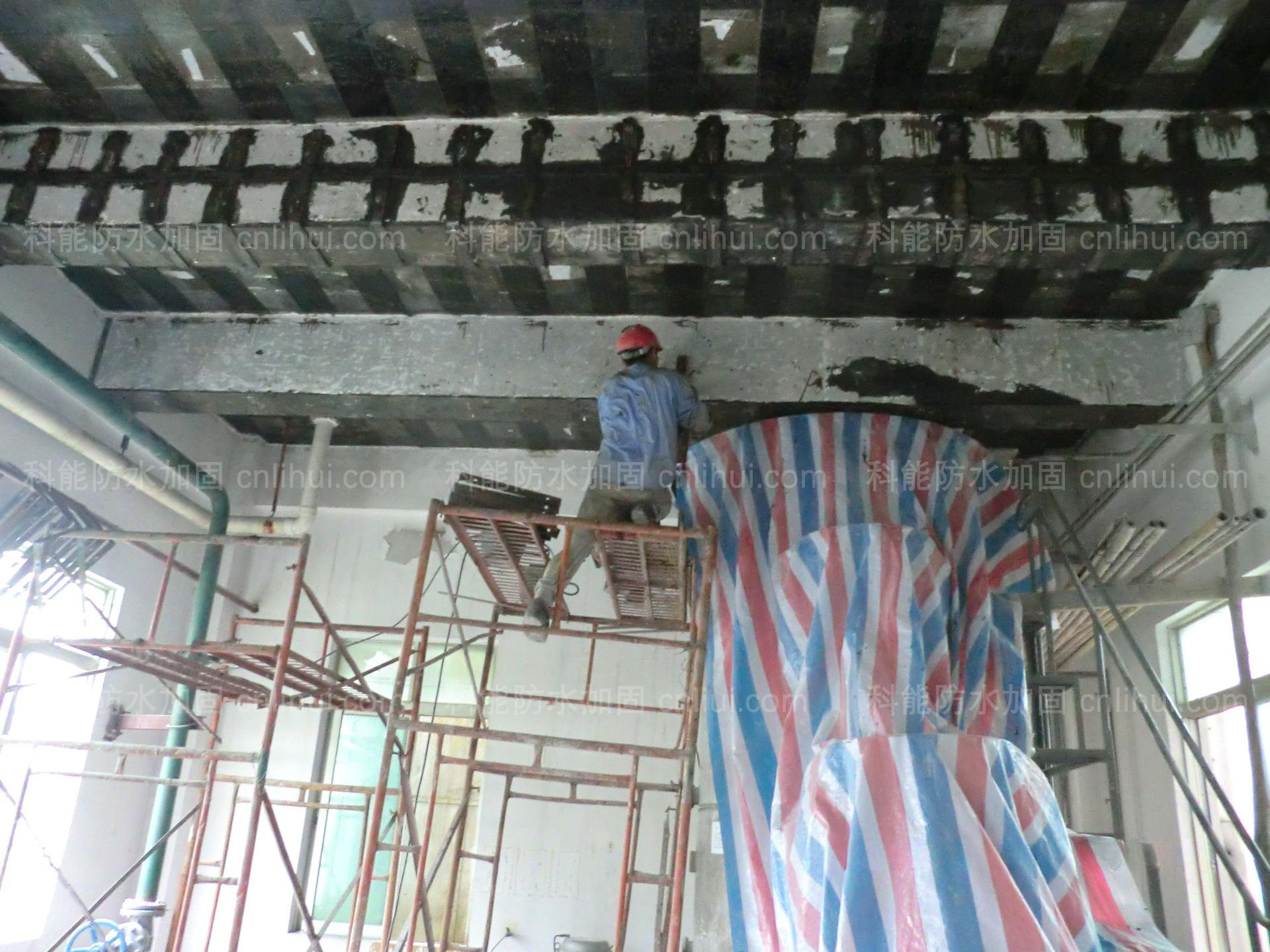 佛山梁粘钢加固和楼板碳纤维加固施工